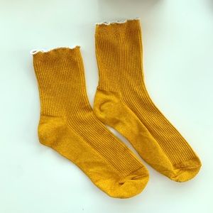 Ruffle Edge Socks